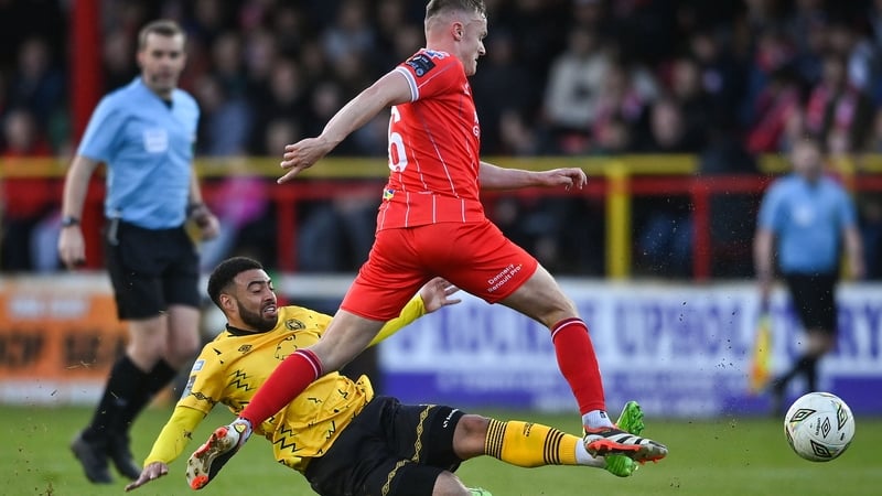 JJ Lunney of Shelbourne evades Pat's Jake Mulraney