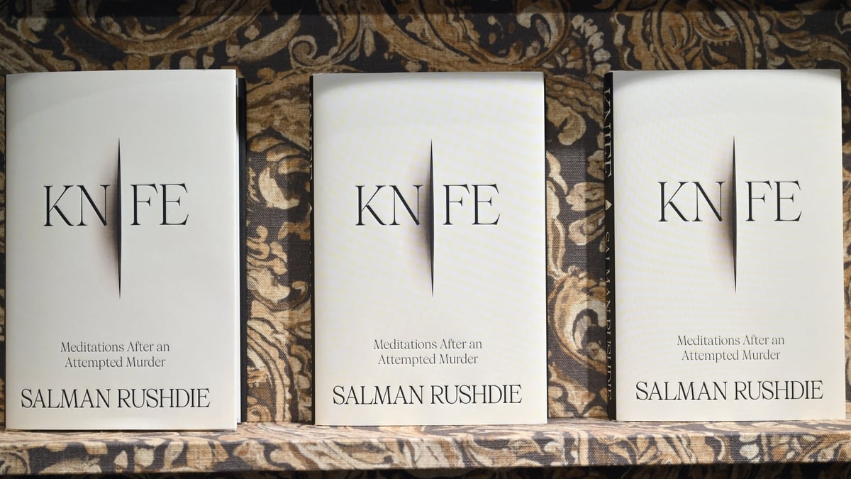 “I could see this enormous lake of blood all around me” - Salman Rushdie on being stabbed