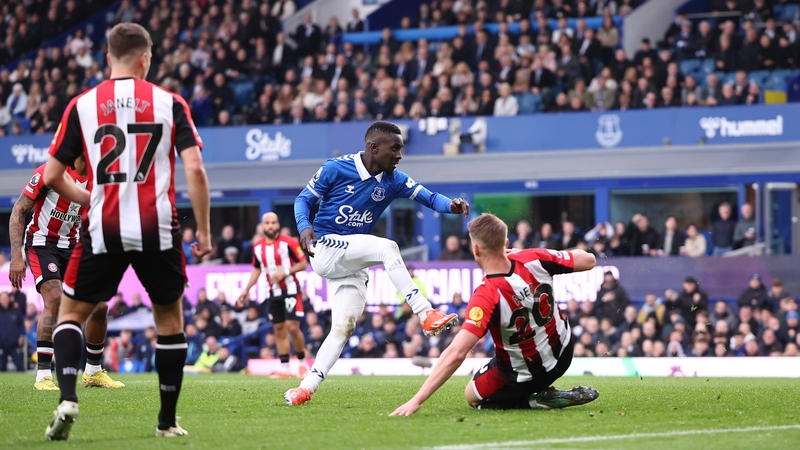 Idrissa Gueye fires home the winner