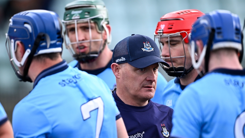 Dubs boss Donoghue amongst his players before throw-in