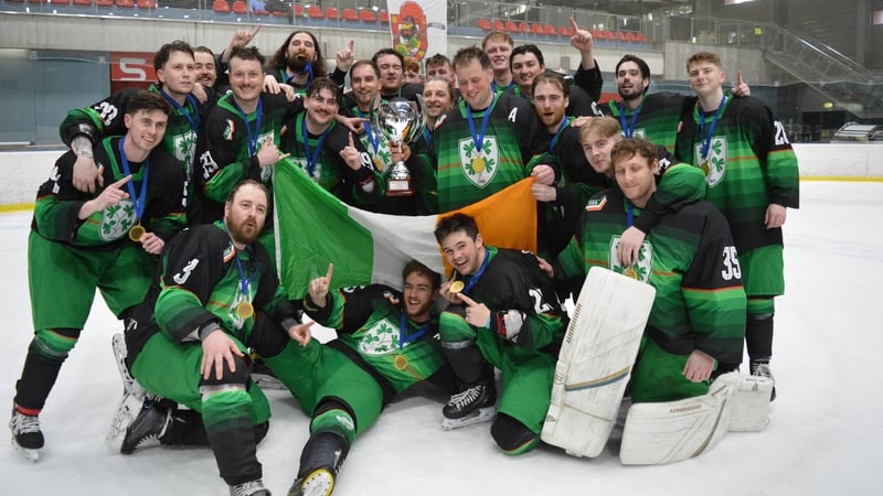 Ireland celebrate their win (pic: IIHA)