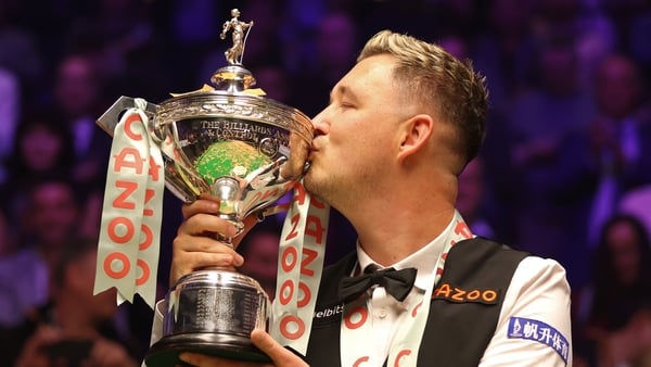 Wilson kisses the World Championship trophy