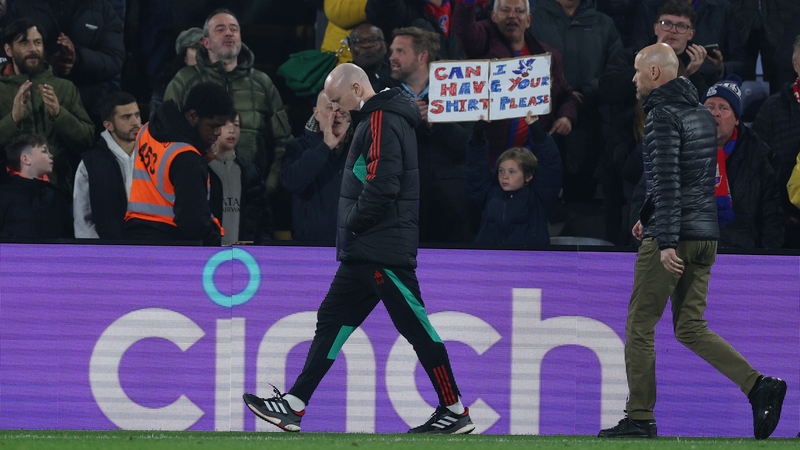 Erik ten Hag (R) leaves the pitch at Selhurst Park