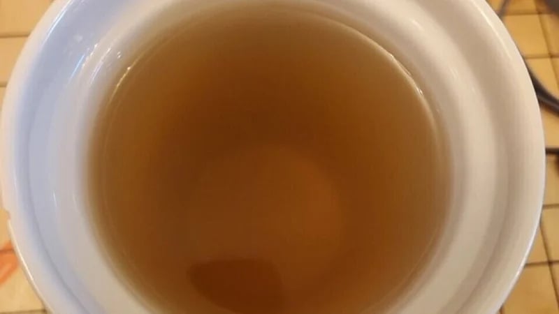 Ní tae atá sa gcupán seo i gCathair Chorcaí ach uisce reatha ón sconna.