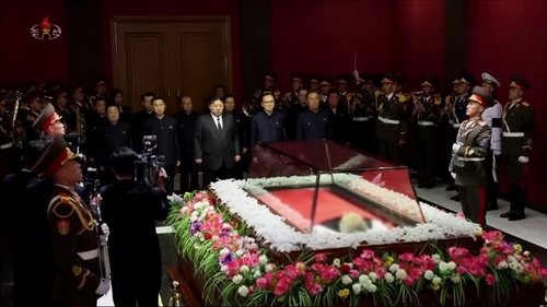Kim Jong Un paid tribute at Kim Ki Nam's funeral hall