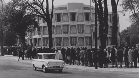 Members of the public queue to visit the United States Embassy building in Ballsbridge, 1964.