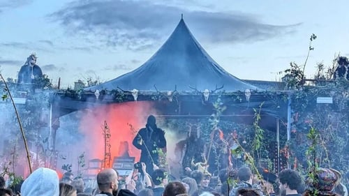 Rave Págánach ag Féile an Bealtaine fé lán-tseol mire 
[Pic: Audrey O'Connor]