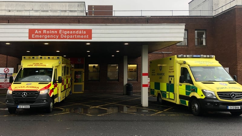 Tá cóir leighis á chur ar an bhfear in Ospidéal Beaumont i mBaile Átha Cliath