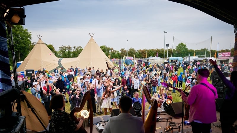 Slua mheidhreach na Gealaí.