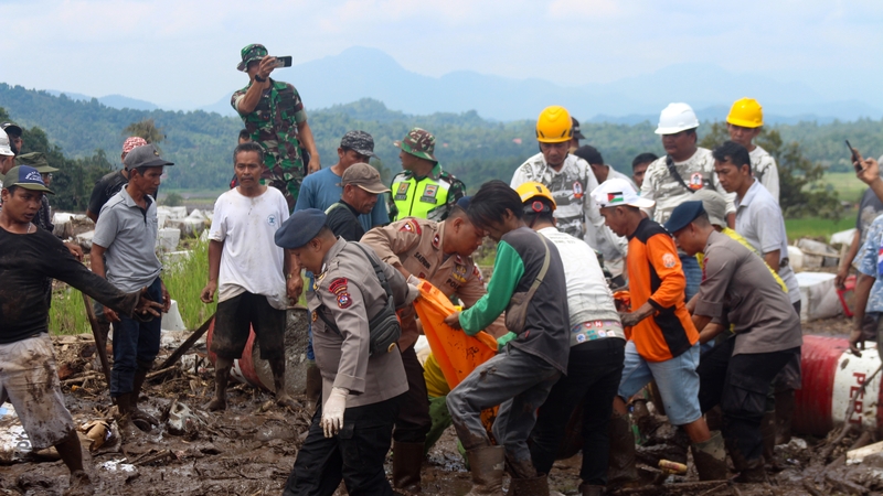 Officials said death toll could rise further and called for heavy equipment to be deployed to help the search effort