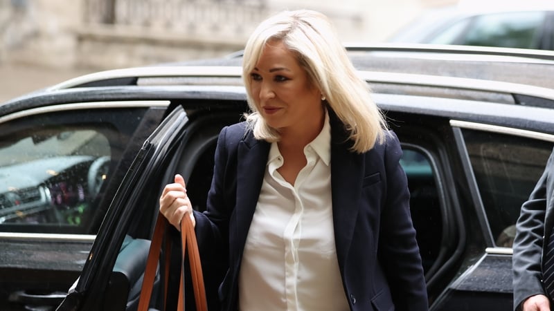 Michelle O'Neill ag dul isteach san fhiosrúchán poiblí i mBéal Feirste inniu