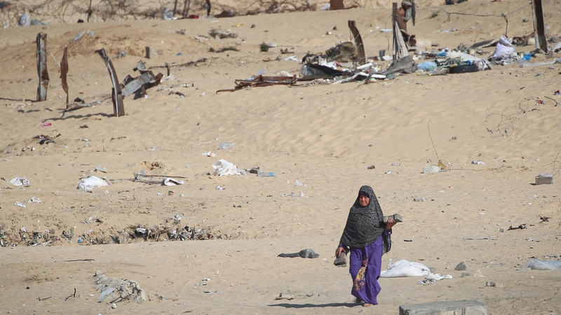 Campa teifeach bainte óna chéile agus nach mór tréigthe, Rafah, 15 Bealtaine 2024 ... ach cá rachaidh na hateifigh?