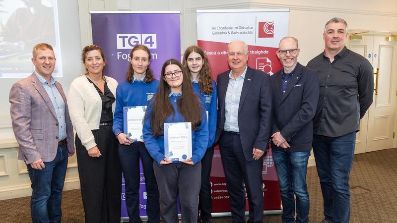 Coláiste Mhuire as Corcaigh i láthair ag an ócáid.