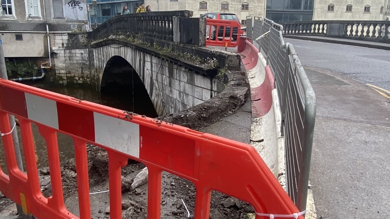 Emergency services were alerted to the crash at the junction of Sullivan's Quay and Parliament Bridge at around 12.55am
