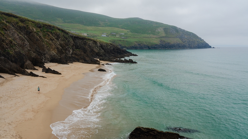 Caighdeán an uisce "go maith nó níos fearr ná sin" ar 97% de thránna in Éirinn
