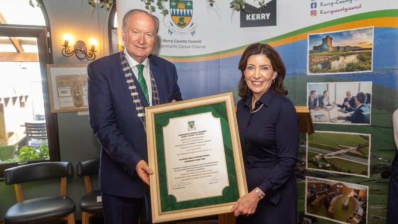 Governor of New York Kathy Hochul was received at the event by Cathaoirleach of Kerry County Council Jim Finucane