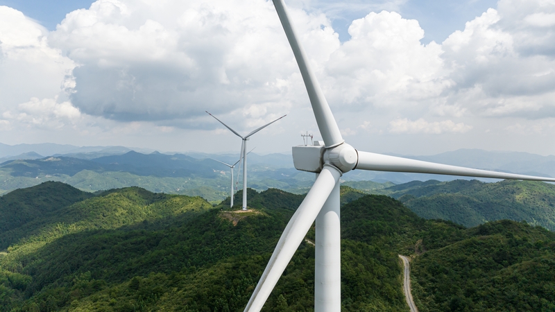 Torann ó rothlú na lián ar thuirbíní gaoithe ag cur as go mór do phobail áitiúla (Stoc-íomhá)