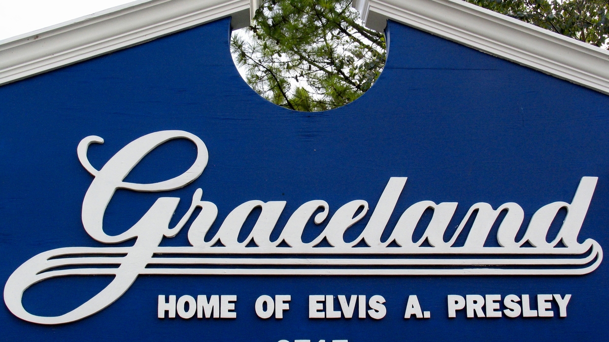 I’m going to Graceland, we take a trip to Tennesse