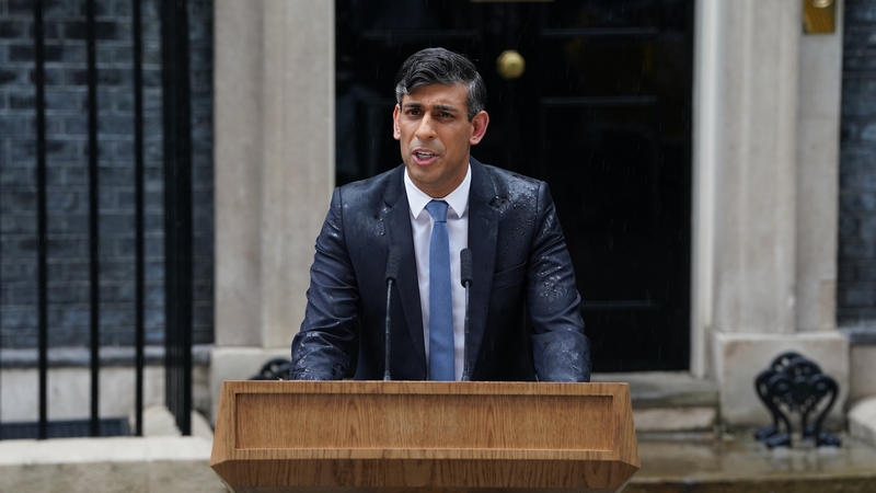 Fliuch báite: Rishi Sunak ag fógairt an olltogcháin ar Shráid Downing inniu