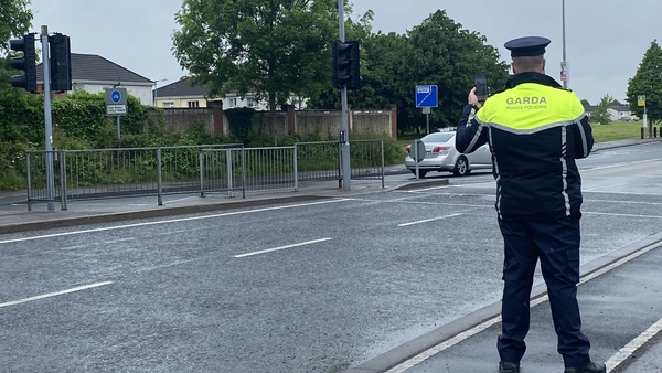 A garda checks the insurance status of a vehicle on the Garda Mobility app