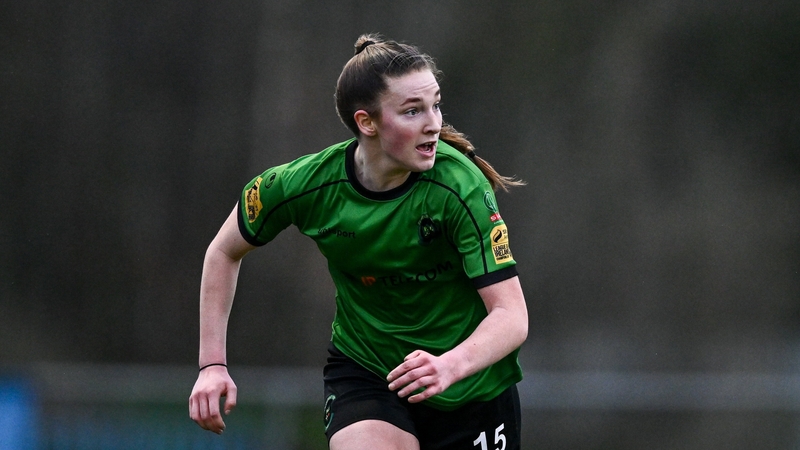 Ellen Dolan (R) grabbed a double for Peamount United