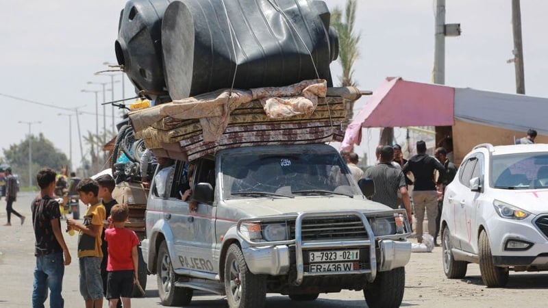 Palestinians flee Rafah with their belongings