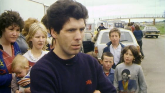 Travellers at the Tallaght Bypass in Dublin, 1984.