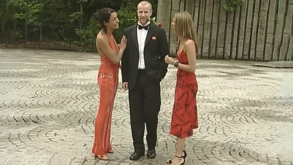 Flanked by models Gail Kaneswaren and Roberta Rowat, Escort of the Year 2003 Eoin Conroy is at the announcement of the new search for escorts at the 46th Rose of Tralee Festival.