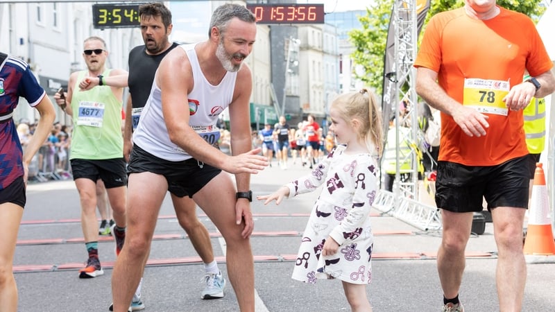 Marco Ptrassi getting a high five from his daughter Amelia at the Cork City Marathon