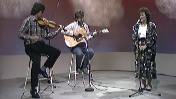 Paddy Glackin, Dáithí Sproule and Maighréad Ní Dhomhnaill performing 'An Cailín Gaelach' on 'Iris '…