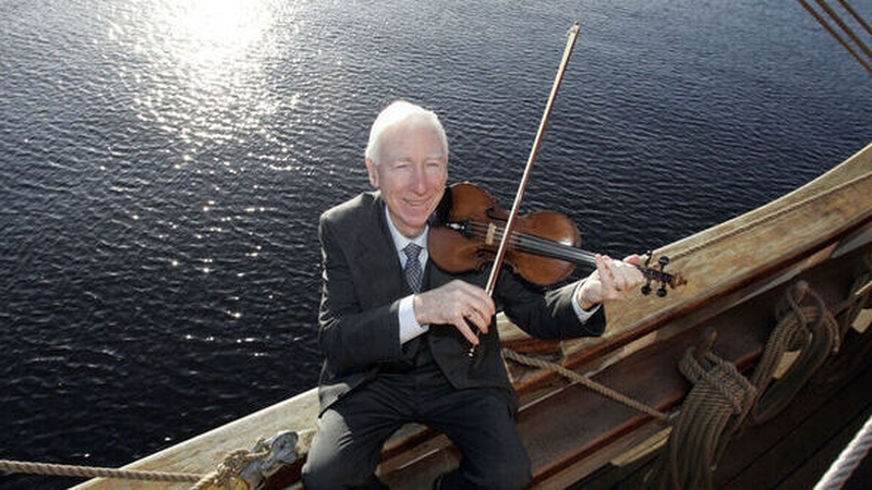 Celebrated fiddle player Charlie Lennon has died aged 85 (RollingNews.ie)