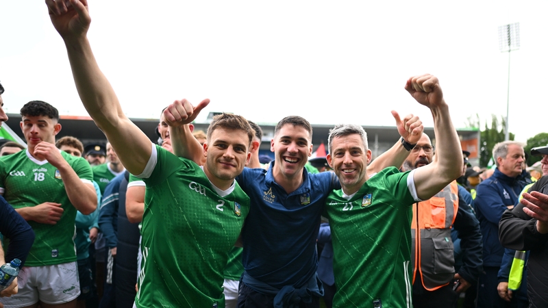 Graeme Mulcahy (r) celebrates with team-mates Mike Casey and Sean Finn