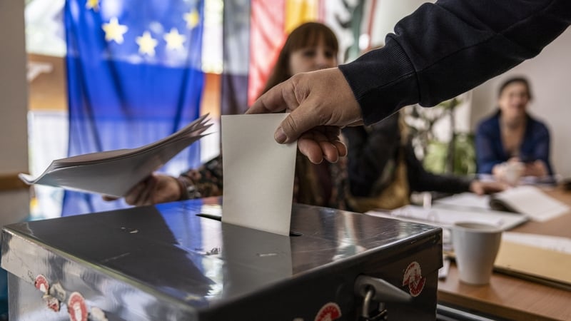 The centre, liberal and green parties are set to retain the balance of power in the 720-seat parliament