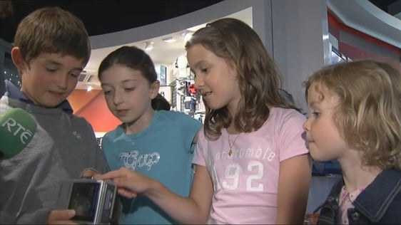 Children with Walkman (2009)