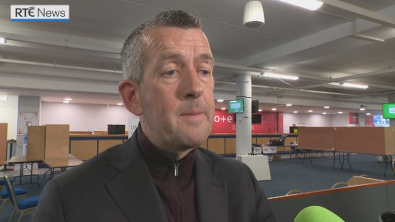 Cuireadh an Teachta Dála de chuid Shinn Féin, Maurice Quinlivan, amach as an gcomháireamh ar ball sa toghchán méarachta i Luimneach.