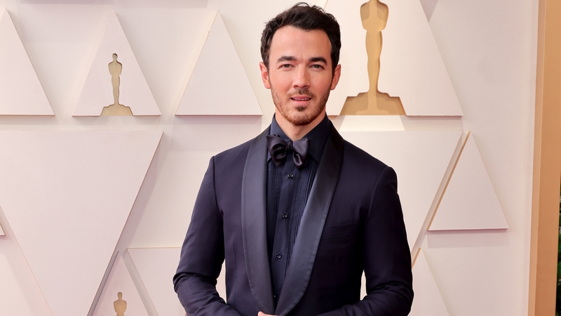 Kevin Jonas has cancerous mole removed from his face: "Now it's time to heal."