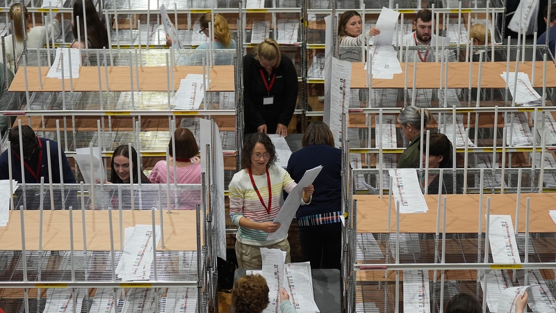 Lucht comhairimh i gcathair ghríobháin páipéar i gCaisleán an Bharraigh