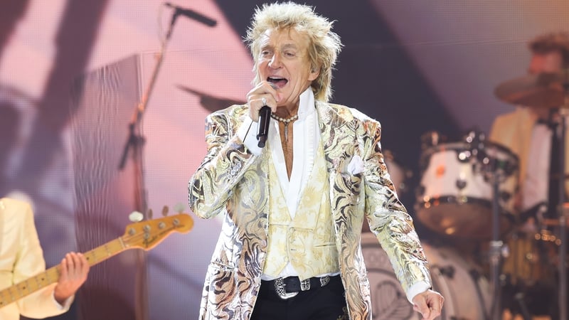 Rod Stewart to play Glastonbury legends slot in 2025