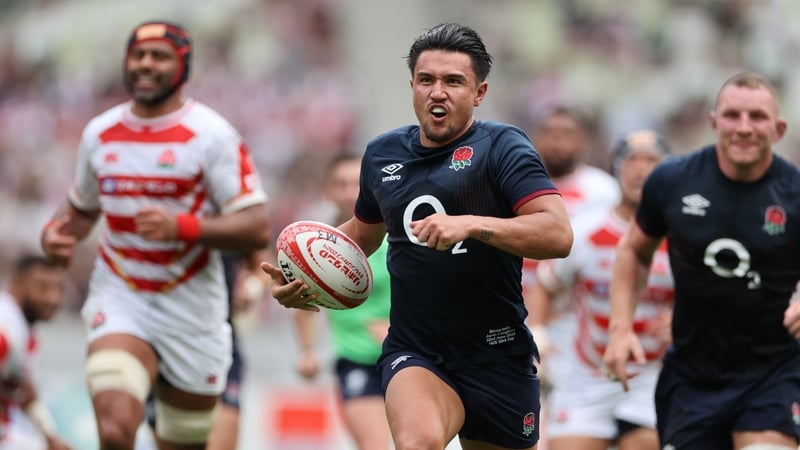 Smith pulled strings as England won 52-17 in Tokyo