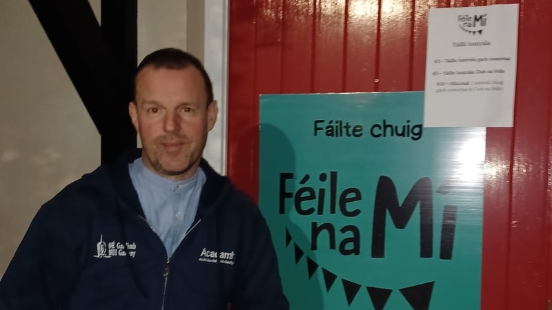 Derek Hollingsworth ag Féile na Mí.