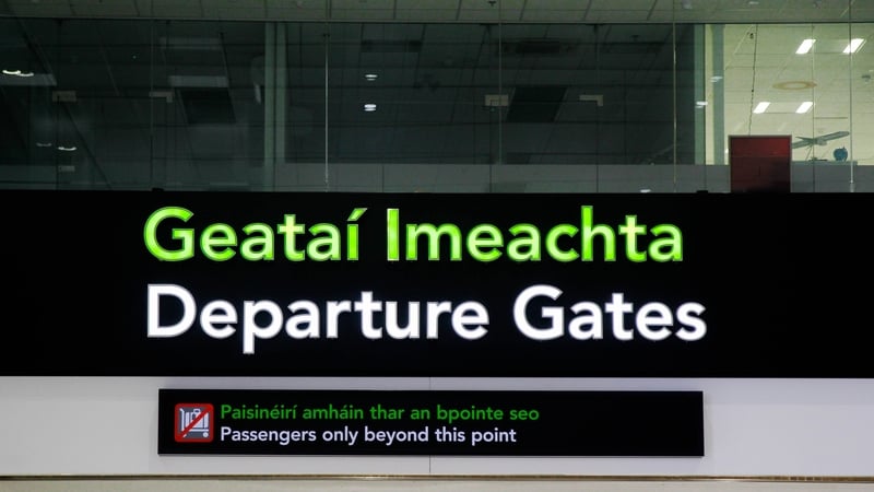 An Ghaeilge: Ag imeacht nó ag athrú?