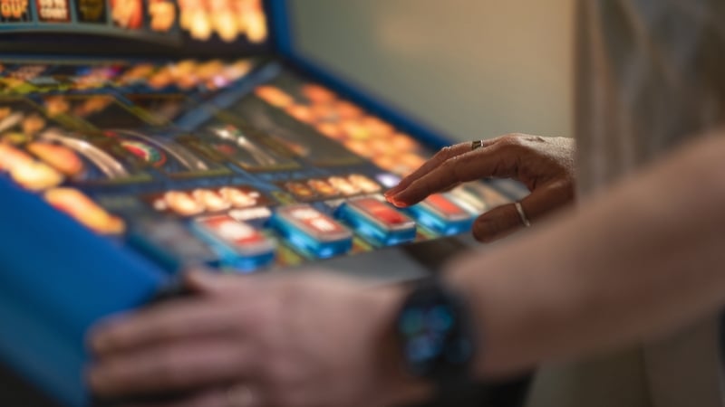 A casino worker has won over €3,000 after his employer unfairly dismissed him, having decided he aided a gambler who managed to double his winnings because of a slot machine software glitch