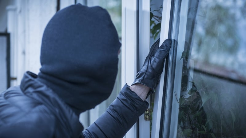 Figiúirí nua coireachta: líon cionta gadaíochta agus robála méadaithe le bliain