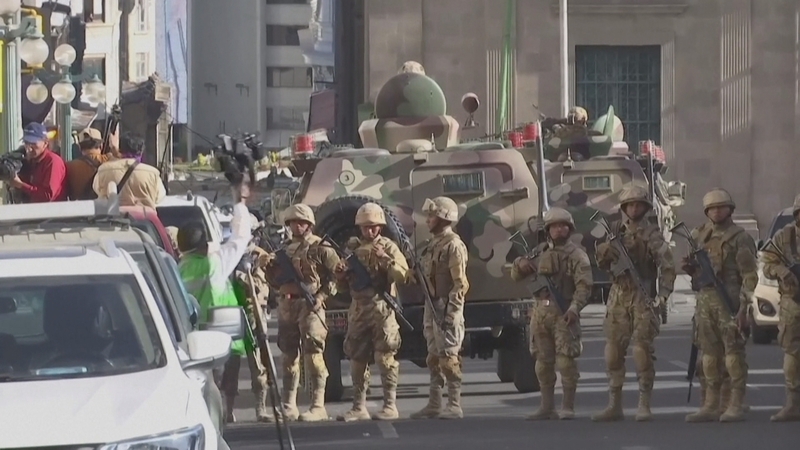 The mobilisation of military units saw the country's military commander gather troops in the main square of capital La Paz