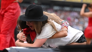 Taylor Swift gives a young fan the 22 hat. Photo: Getty