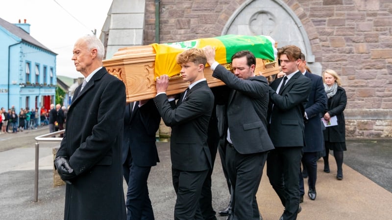 Micheál Ó Muircheartaigh's funeral was held at the church of Naomh Muire in Daingean Uí Chúis