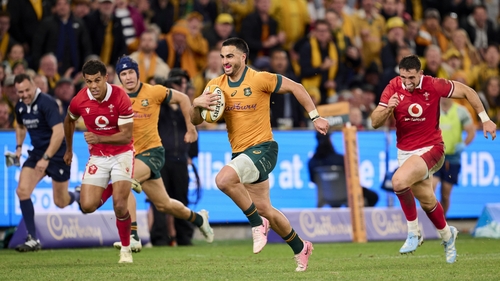 Tom Wright runs in an Australian try