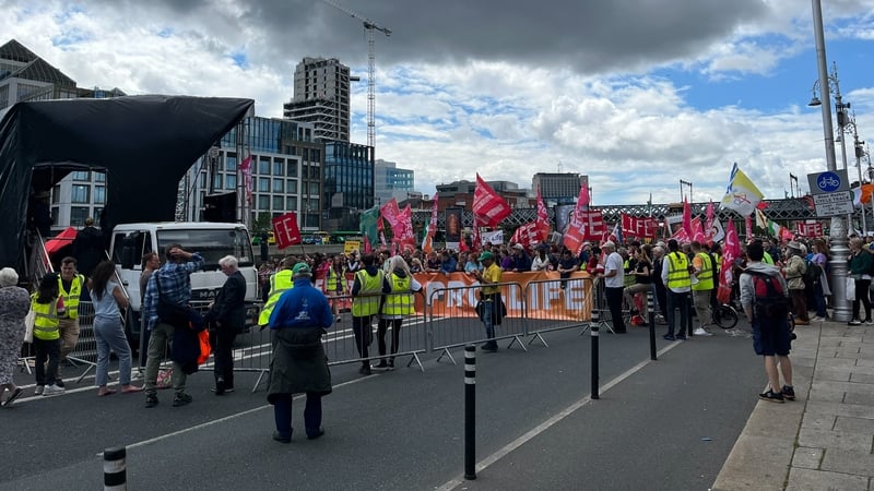 Starting at Parnell Square, around 3,000 people carried banners for the Rally for Life