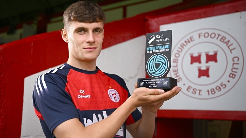 Shelbourne's Will Jarvis with his Airtricity SWI Player of the Month award for June