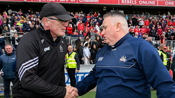 Clare boss Brian Lohan (R) and Cork manager Pat Ryan
